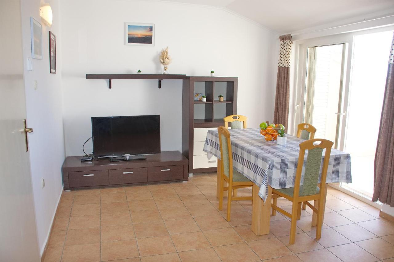 Apartments Marea Novalja Exterior photo